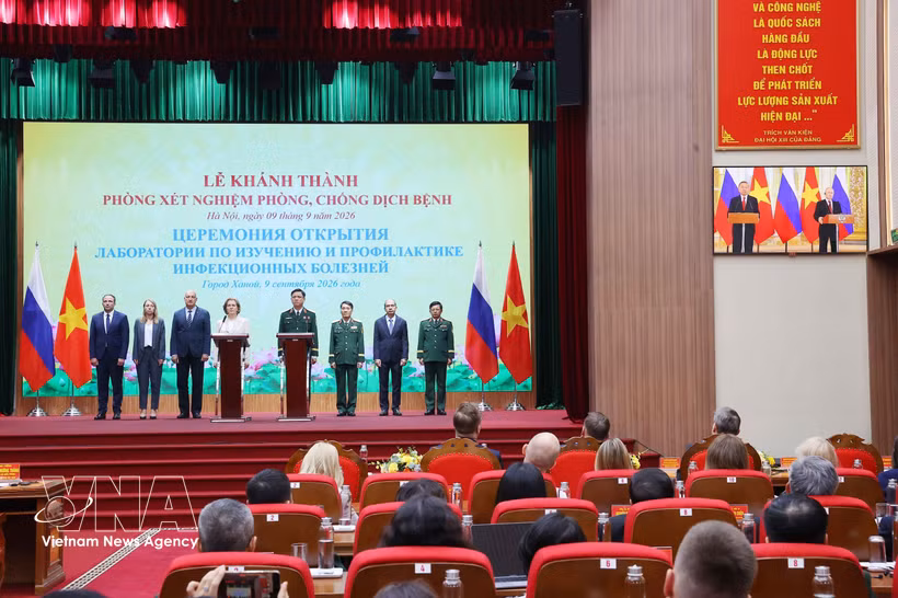 El secretario general del Partido Comunista y presidente de Vietnam, To Lam, y el presidente ruso, Vladimir Putin, asistieron hoy a una ceremonia de inauguración del nuevo laboratorio de prevención y control de enfermedades infecciosas (Fuente: VNA)