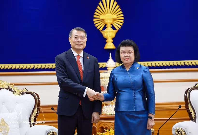 La presidenta de la Asamblea Nacional de Camboya, Khuon Sudary, y el primer ministro vietnamita, Le Minh Hung (Fuente: VNA)