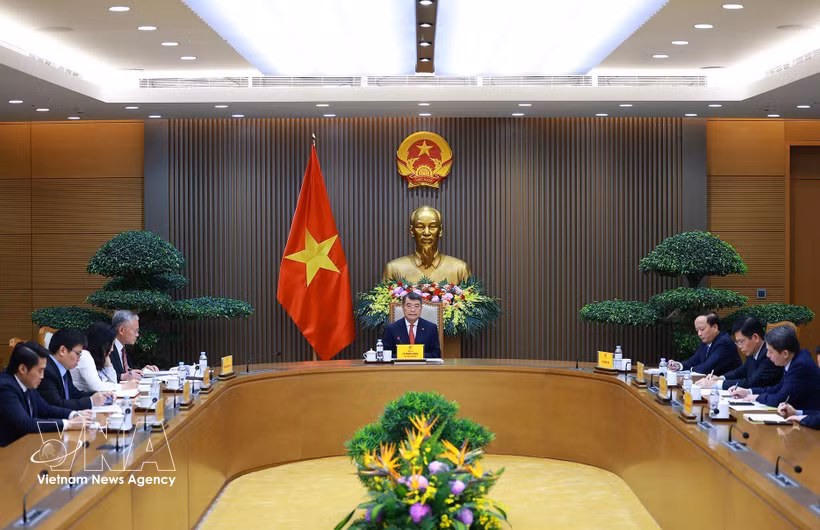 El primer ministro de Vietnam, Le Minh Hung, mantiene una conversación telefónica con el canciller de Alemania, Friedrich Merz (Fuente: VNA)