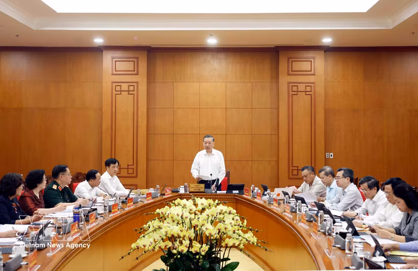 El secretario general del Partido Comunista de Vietnam y presidente del país, To Lam, preside la reunión (Fuente: VNA)