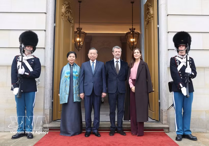 El rey Federico X y la reina Mary de Dinamarca despiden al secretario general del Partido Comunista y presidente de Vietnam, To Lam, y su esposa, Ngo Phuong Ly (Fuente: VNA)