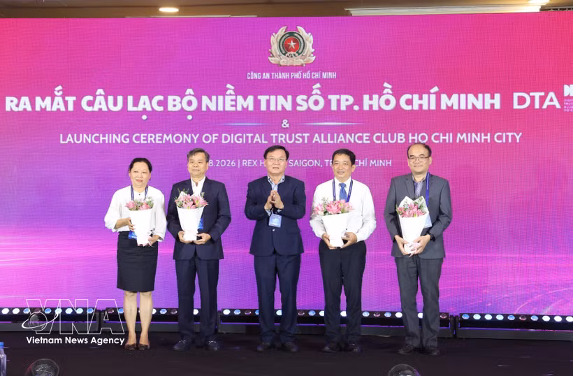 En la ceremonia de lanzamiento del Club de Confianza Digital de Ciudad Ho Chi Minh. Foto: VNA