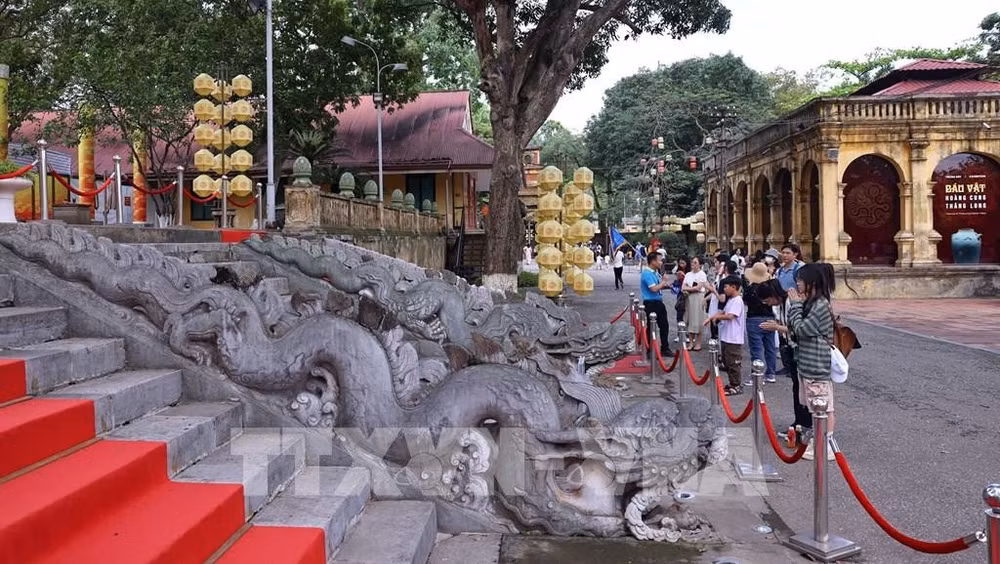 180939-hoang-thanh-thang-long-diem-den-di-san-hap-dan-trong-ky-nghi-le-30-4-1-5.jpg