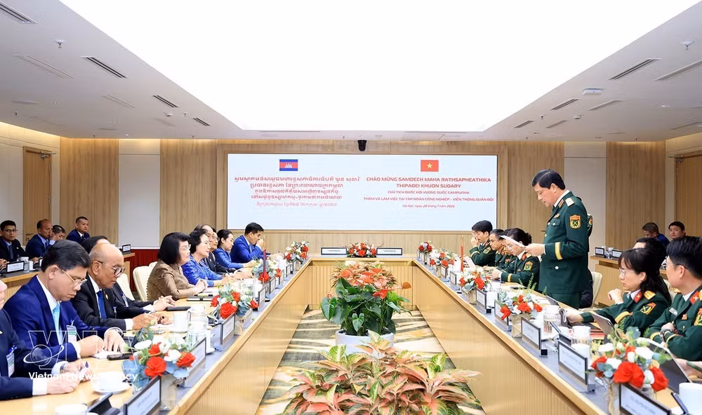 vnanet-potal-chu-tich-quoc-hoi-campuchia-tham-tap-doan-cong-nghe-vien-thong-quan-doi-viettel-8918528.jpg
