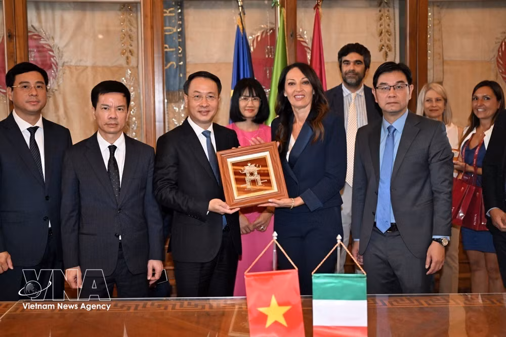 vnanet-potal-ha-noi-va-rome-italy-ky-tuyen-bo-chung-tang-cuong-hop-tac-toan-dien-8916710.jpg