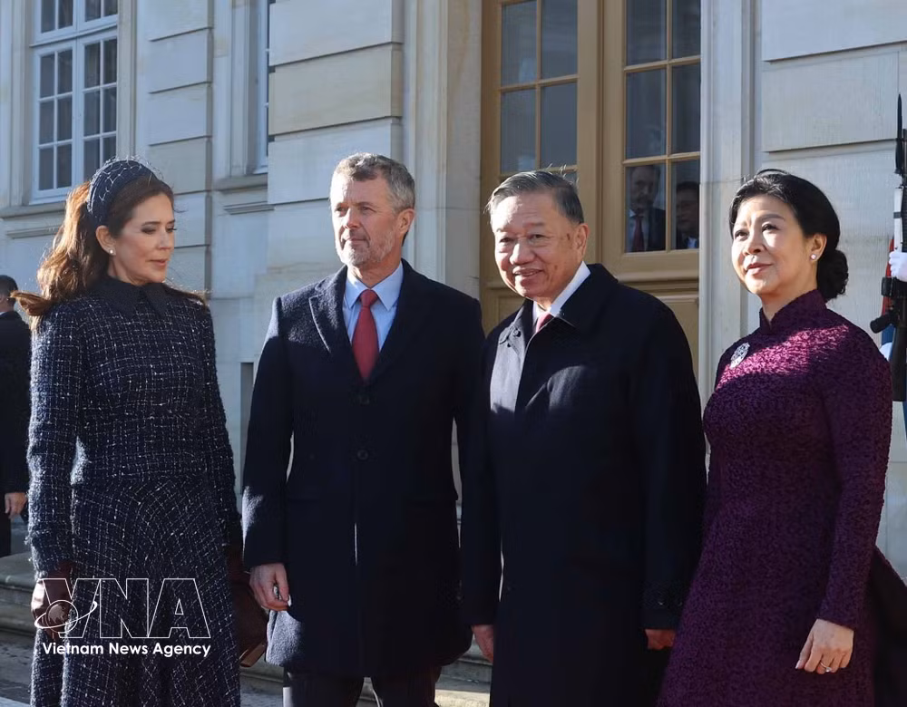 vnanet_potal-tong-bi-thu-chu-tich-nuoc-to-lam-va-phu-nhan-hoi-kien-nha-vua-dan-mach-va-hoang-hau-9098264.jpg