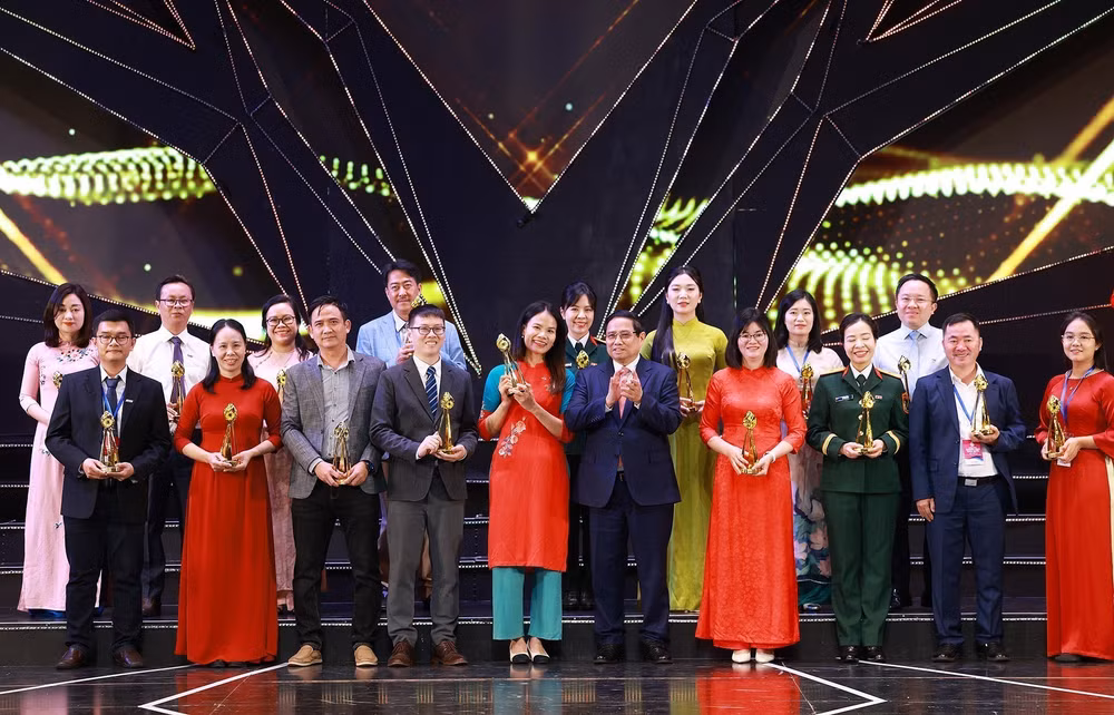 vna-potal-thu-tuong-du-be-mac-va-trao-giai-lien-hoan-truyen-hinh-toan-quoc-lan-thu-42-7928215.jpg