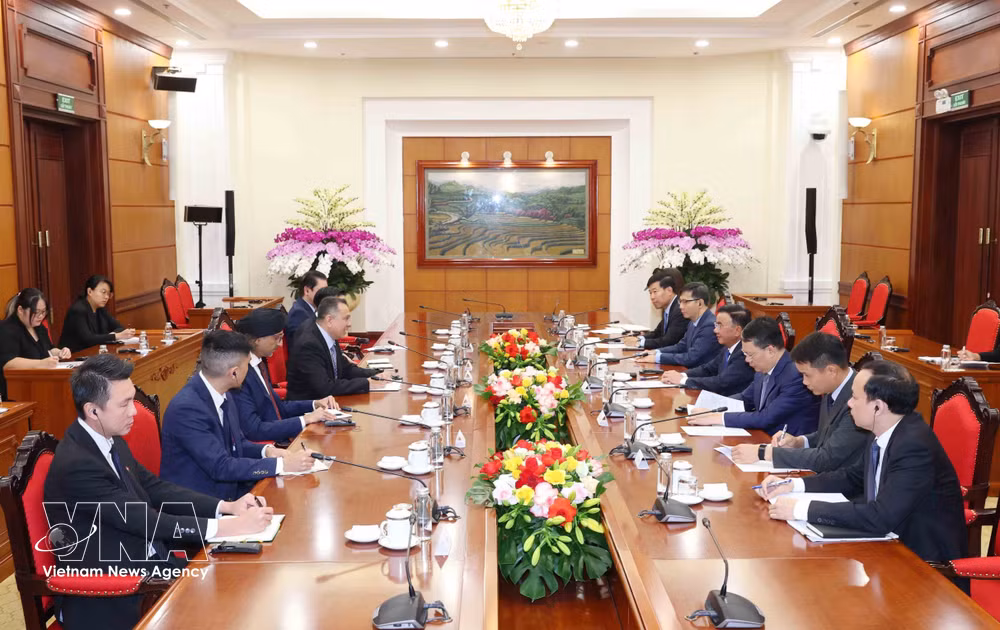vnanet_potal-thuong-truc-ban-bi-thu-tiep-doan-cuc-cong-vu-singapore-9099423.jpg