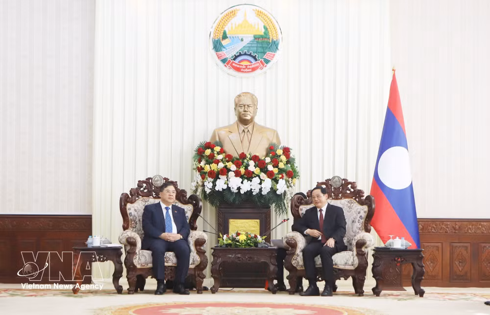 vnanet_potal-pho-thu-tuong-thuong-truc-chinh-phu-pham-gia-tuc-tham-va-lam-viec-tai-lao-9039443.jpg