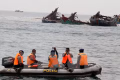 Indonesia hunde decenas de pesqueros ilícitos en sus aguas