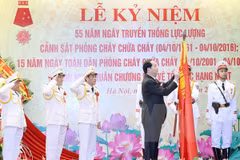 Presidente de Vietnam urge a policía contra incendios mejorar sus labores