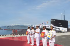 Presidente de Vietnam asiste a la inauguración del puerto internacional