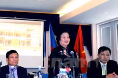 Ayudan residentes vietnamitas en República Checa a zonas isleñas y alejadas
