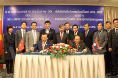Vietnam y Laos consolidan cooperación financiera