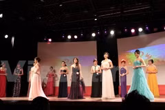 Honran belleza de estudiantes féminas vietnamitas en Francia