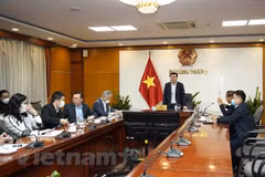 Intentan aliviar congestión de carga en puertas fronterizas de Vietnam