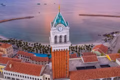 Pueblo mediterráneo en isla vietnamita de Phu Quoc