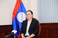 La embajadora de Laos, Khamphao Ernthavanh, en la entrevista con la VNA. (Foto: VNA)
