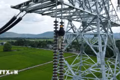 La línea de transmisión eléctrica de 500 kV circuito 3 desde Quang Trach, en la provincia central de Quang Binh, hasta Pho Noi, en la norteña de Hung Yen. (Foto: VNA)
