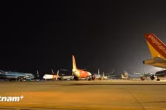 Los aeropuertos operarán vuelos nocturnos durante el Año Nuevo Lunar. (Foto: VNA)
