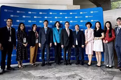 La delegación de Vietnam, encabezada por el vicecanciller Ha Kim Ngoc, en la reunión. (Foto: VNA)