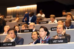 Presidenta del Parlamento vietnamita insta a proteger derechos humanos de los migrantes