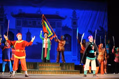 Jóvenes traen teatro popular tradicional a la vida moderna