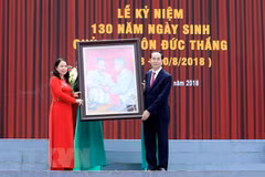 Resaltan ejemplo moral del extinto presidente vietnamita Ton Duc Thang en su tierra natal