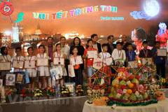 Comunidad vietnamita en República Checa celebra Festival de Medio Otoño