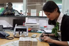 Premier vietnamita insta a sector bancario a impulsar desarrollo económico nacional