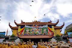 Jefa de movilización de masas de Vietnam felicita a dignatario budista en Día de Vesak