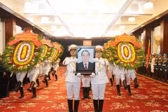 Amigos extranjeros rinden tributo al ex primer ministro vietnamita Phan Van Khai
