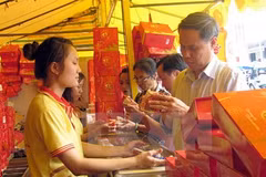 Mercado de pastel de luna en Vietnam vive ambiente vertiginoso