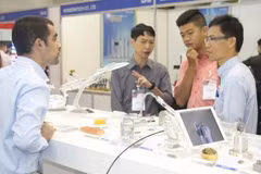 Nutrida presencia extranjera en la exposición de maquinarias en Vietnam