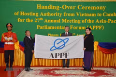 Vietnam entrega presidencia del Foro Parlamentario de Asia- Pacífico a Camboya