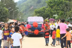 Celebran en Vietnam encuentro amistoso con motivo de fiesta tradicional laosiana Bunpimay 