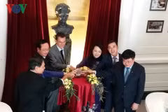 Inauguran en hospital vietnamita busto en homenaje a la científica Marie Curie 