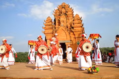 Exhiben en provincia vietnamita objetos valiosos de etnia minoritaria Cham y su festival Kate