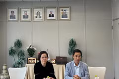La cónsul general de Vietnam en la prefectura japonesa de Fukuoka, Vu Chi Mai, dialogó con el director adjunto del Centro Nacional de Innovación (NIC), Vu Tien Thinh (Fuente:VNA)