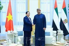 El primer ministro de Vietnam, Pham Minh Chinh (izquierda), y el presidente de los Emiratos Árabes Unidos, Mohamed bin Zayed Al Nahyan (Foto: VNA)