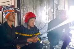 La provincia de Tay Ninh ayudó a los equipos de rescate de Camboya a apagar un incendio en un casino en la provincia de Tbong Khmum. (Foto: VNA)
