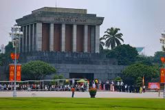 Exposición de más de 300 libros muestra la historia revolucionaria de Vietnam