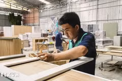 Producción de muebles en la empresa Manh He, Ciudad Ho Chi Minh (Foto: VNA)