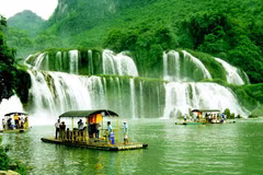 Exploran cascada de Hada serena y aventurera