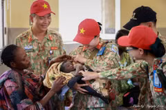 Cascos azules vietnamitas contribuyen a elevar conciencia sobre salud entre mujeres sudanesas