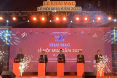 Efectúan festival de compras de Hanoi