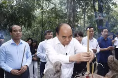 Presidente de Vietnam rinde tributo a Ho Chi Minh en vestigio especial de Tan Trao