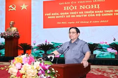 Premier vietnamita exige impulsar desarrollo de industria de defensa nacional 