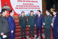 Presidente del Parlamento vietnamita felicita a fuerzas militares y policiacas de Hanoi por el Tet