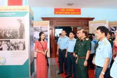 En Ciudad Ho Chi Minh exposición marca el 50 aniversario del triunfo “Dien Bien Phu en el aire”